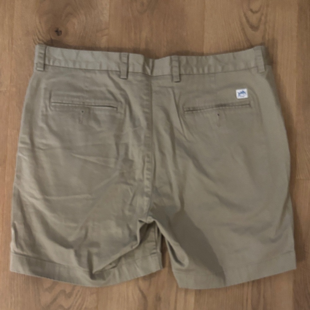 Southern Tide Men's Khaki Flat Front Shorts